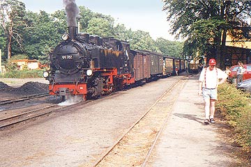 Le train  vapeur "Rasender Roland"  la gare de Ghren, île de Rgen sur la Baltique