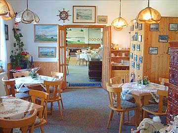 Restaurante Am Jasmunder Bodden en Polchow, isla de Rügen en el Báltico: el comedor pequeño