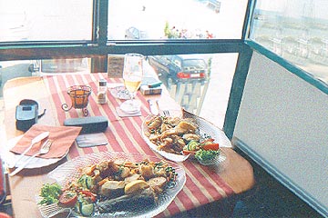 Restaurante "Treppe auf", en Saßnitz, isla de Rügen en el Báltico: vista al puerto